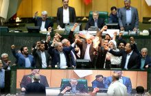 بجای سوزاندن پرچم و مرگ بر این و آن گفتن، با دشمن اصلی بجنگیم/دشمن درون ماست که فساد را تا حلقوم ما بالا برده/استقلال‌طلبی، ناسزاگوئی و شعار نیست/برای نابودی خود احتیاج به دشمن نداریم