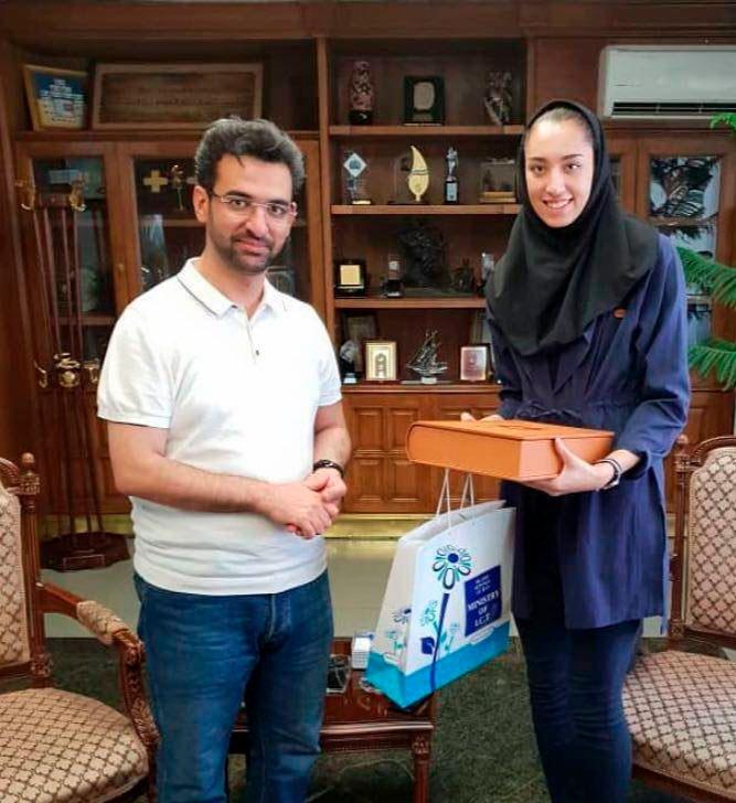 ماجرای عکس متفاوت وزیر جوان و هشتگ‌های توییتری منبع